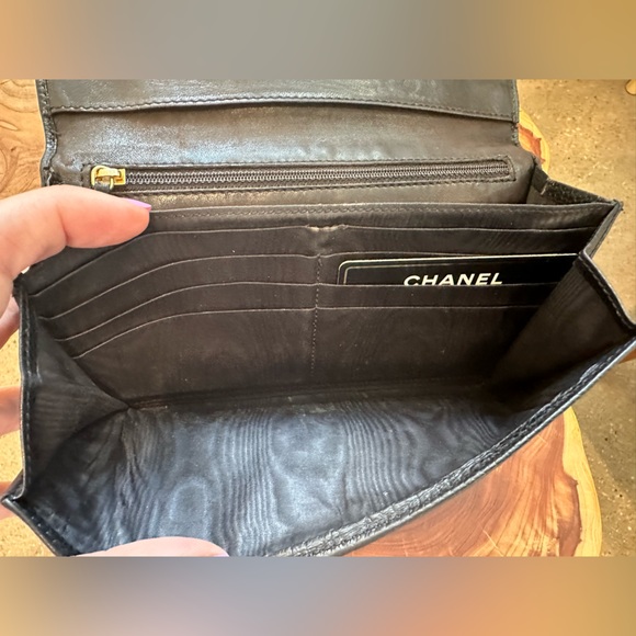 Vintage CHANEL Black Caviar Leather CC Logo Envelope Wallet - Picture 12 of 13